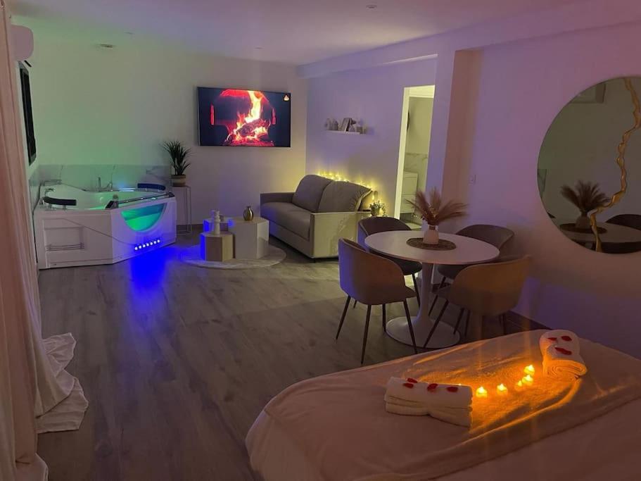 Love Room - Cocon Room - Toulon - Ollioules Dış mekan fotoğraf