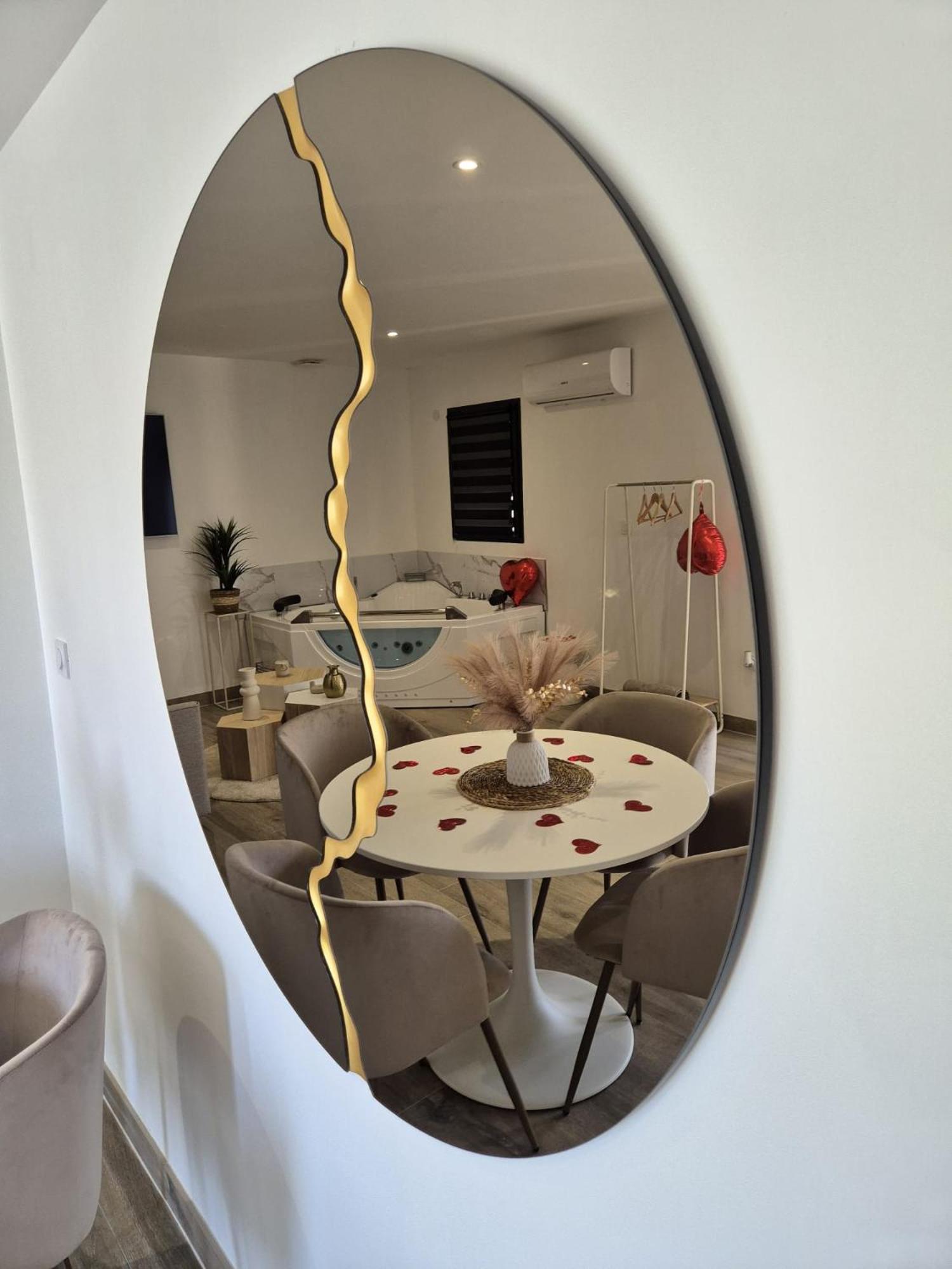 Love Room - Cocon Room - Toulon - Ollioules Dış mekan fotoğraf